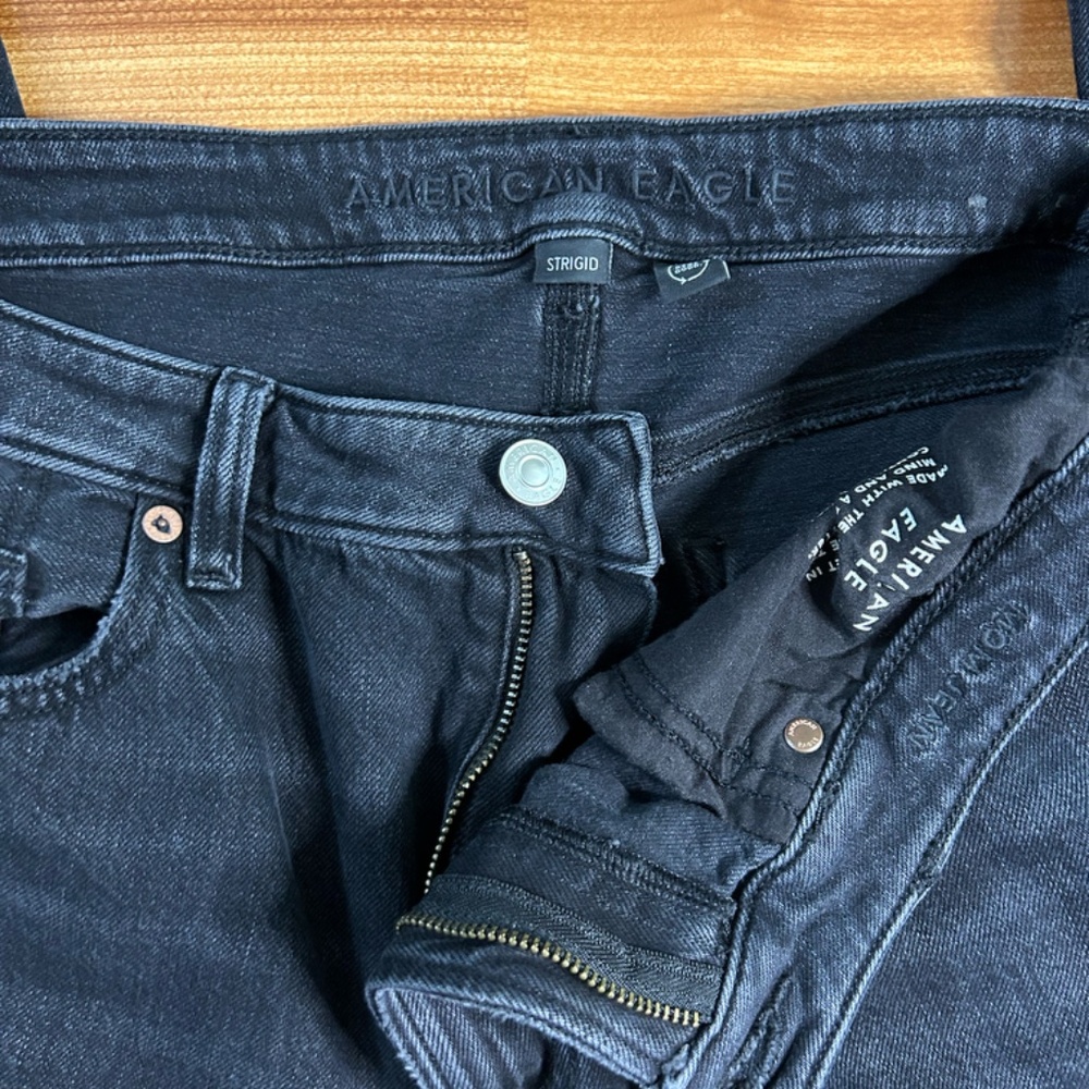 AE  distressed Mom Jeans - Picture 4 of 4